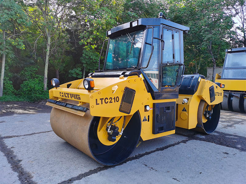 LT210 Double Drum Road Roller With Two Wheel Drive