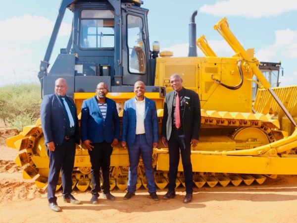 Botswana – 220 PS Raupen-Bulldozer
